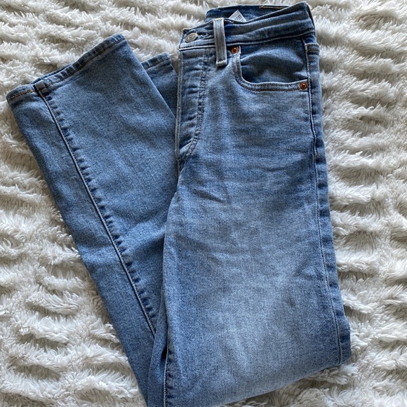 Levi’s Ribcage Straight Ankle Jean - Picture 9 of 10